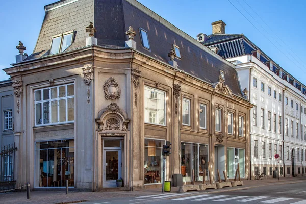 Beautiful historical building with large windows and decorative sculptures on street in copenhagen, denmark — Stock Photo