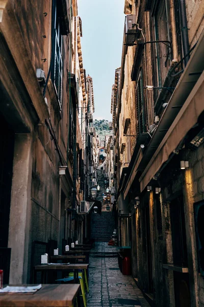 Cena Urbana Com Rua Estreita Vazia Cidade Dubrovnik Croácia — Fotografia de Stock