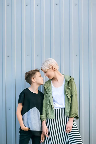 Beautiful Stylish Mother Son Looking Each Other While Standing Together — Stock Photo, Image
