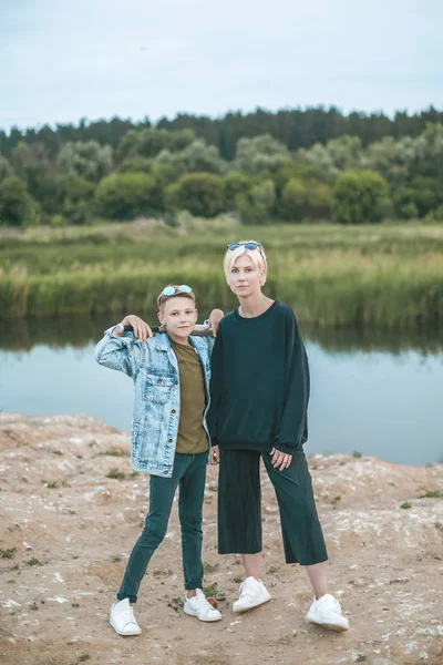 Beautiful Stylish Mother Son Looking Camera While Standing Baseball Bat — Free Stock Photo