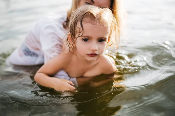 Adorable Daughter Swimming Together Mom River Looking Camera — Free Stock Photo