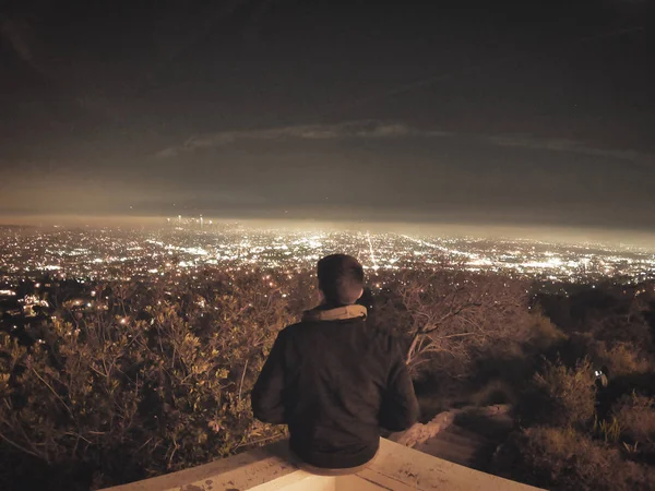 genç çocuk L.A şehir için arıyorsunuz.