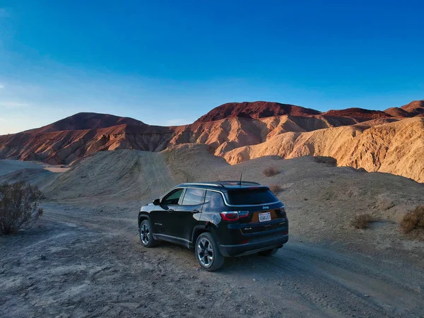 batı Amerika çölde bir bütün arazi araba sürüş