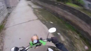 Vietnam, hoi an, 02/05/2019 Vietnam ülkesinde motosiklet kullanan adam, güneydoğu Asya