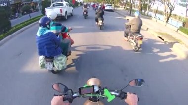 Vietnam, hoi an, 02/05/2019 Vietnam ülkesinde motosiklet kullanan adam, güneydoğu Asya