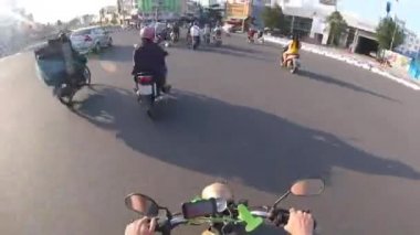 Vietnam, hoi an, 02/05/2019 Vietnam ülkesinde motosiklet kullanan adam, güneydoğu Asya