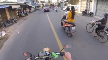 Vietnam, hoi an, 02/05/2019 Vietnam ülkesinde motosiklet kullanan adam, güneydoğu Asya