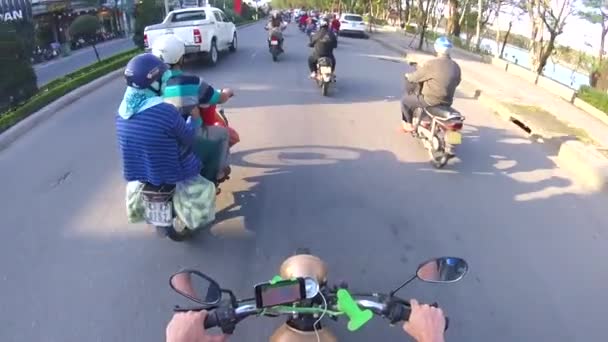 Βιετνάμ Χόι 2019 Άνθρωπος Που Οδηγάει Μοτοσικλέτα Στη Χώρα Του — Αρχείο Βίντεο