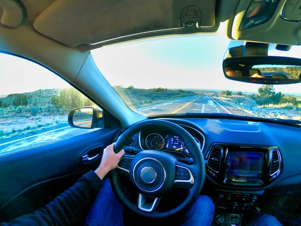 Amerika'da bir araba sürüş adam