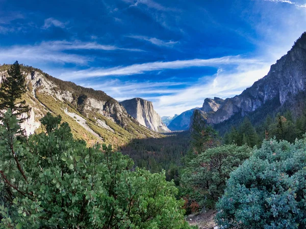 Paisaje natural en el parque nacional de Yosemite — Foto de Stock