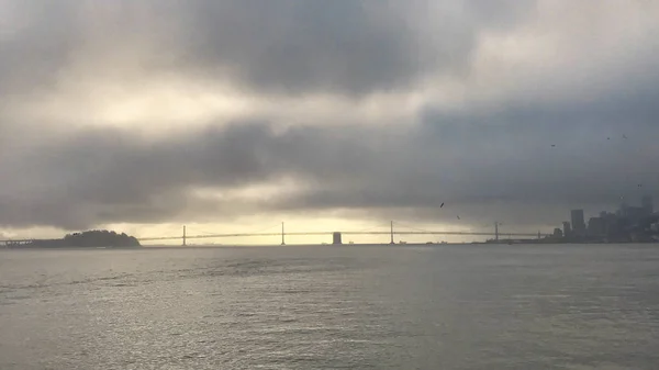 Cloudy day looking to san francisco city — Stock Photo, Image