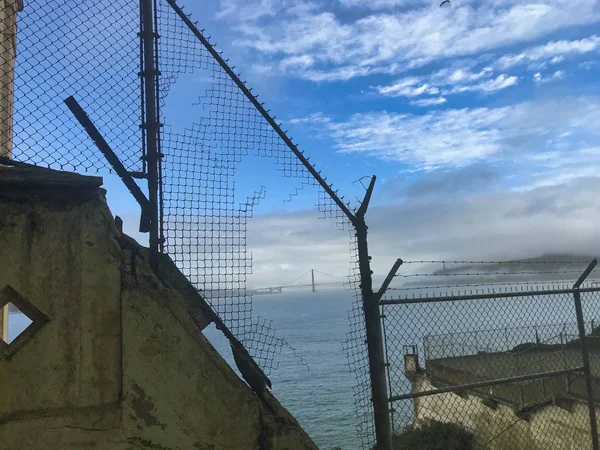 Ir por mar a la prisión en una isla —  Fotos de Stock