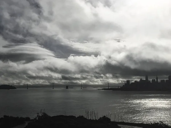 Cloudy day looking to san francisco city — Stock Photo, Image