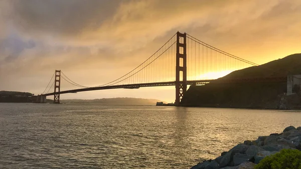 Solnedgång vid Golden Gate — Stockfoto