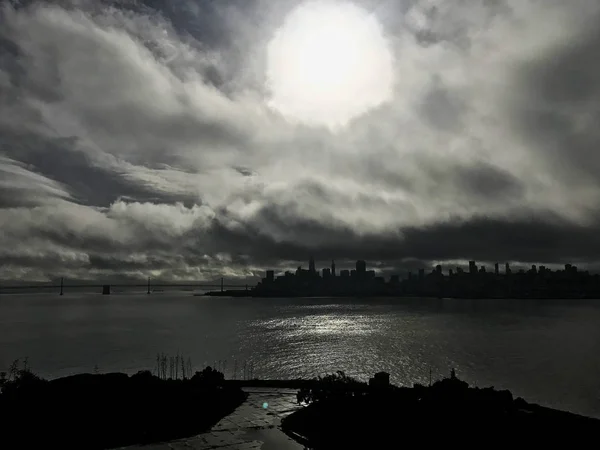 San Francisco-broen fra havet – stockfoto