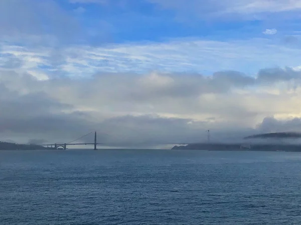 Puente san francisco desde el mar —  Fotos de Stock