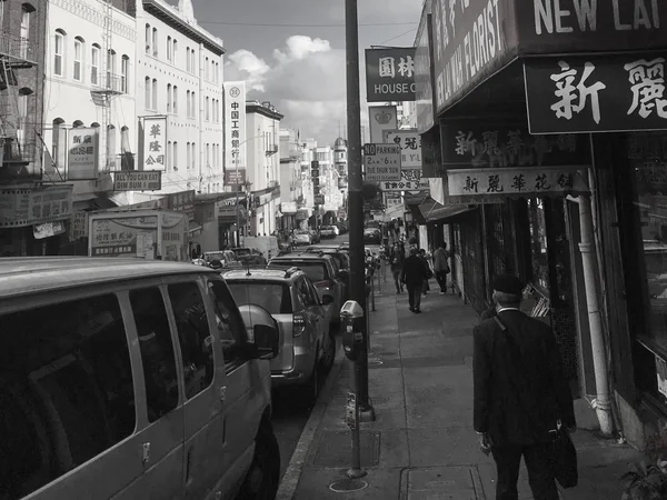 San Francisco, Kalifornien, Amerika. 04 / 05 / 2019 wandern in China-Stadt in San Francisco — Stockfoto