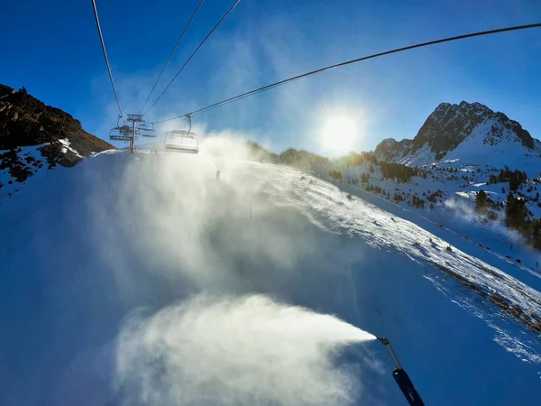 Dağlarda kar tesisi