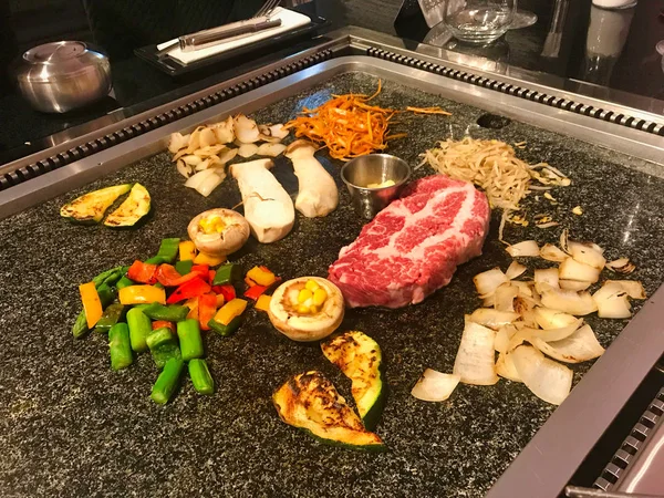 Comida coreana lista para comer en la barbacoa —  Fotos de Stock