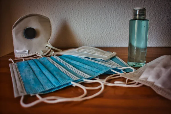 maske ve jöle temizler ve vücudunu ve diğerlerini korur.