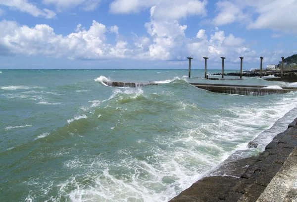 Şehir sahilde Fırtına