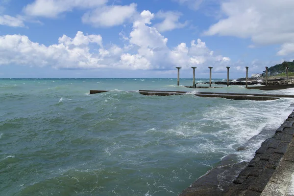 Şehir sahilde Fırtına