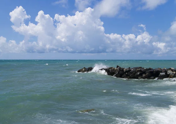 Şehir sahilde Fırtına