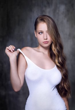 Genç kız poz soyunma