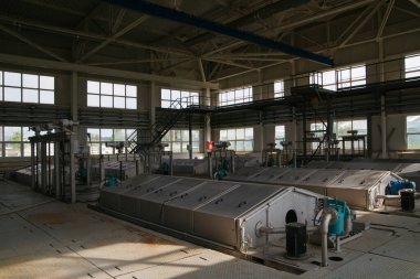 Yakın kentsel gelişim alanındaki tedavi tesisleri. Dağlardaki mühendislik altyapısı. Soçi, Rusya.