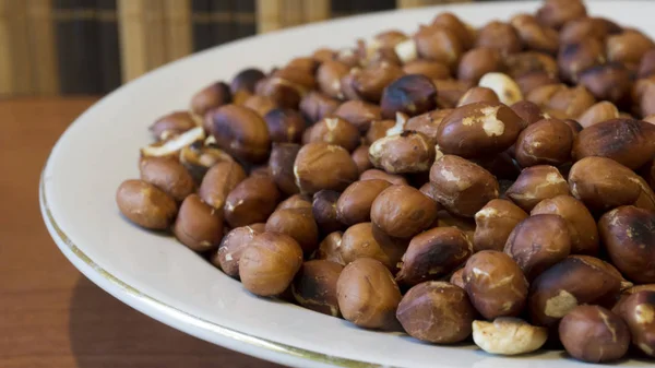 Peanuts Torrados Snack Placa Branca Fundos Madeira Opview Ans Close — Fotografia de Stock