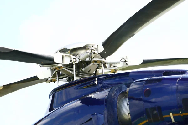 Officier Atterrissage Hélicoptère Communiquant Avec Pilote Copilote Pour Service Sol — Photo