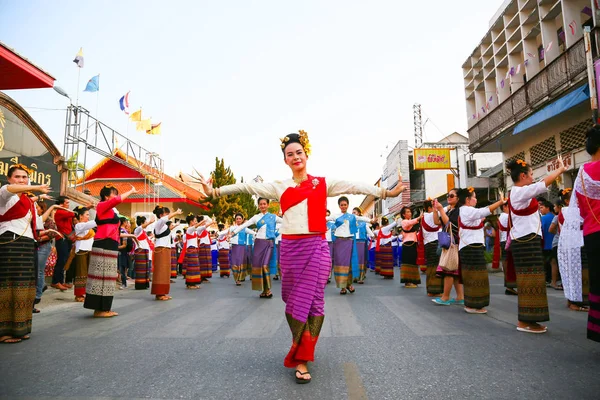 Chiang Mai Tailandia Mayo 2016 Danza Uñas Tailandesa Provincia Chiang — Foto de Stock