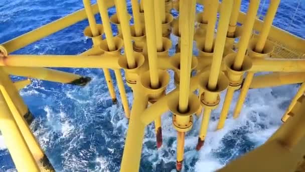 Ranuras Producción Petróleo Gas Plataforma Offshore — Vídeo de stock