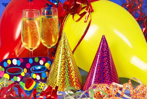 Ballons Colorés Verres Champagne Banderoles Autres Éléments Plaisir Carnaval Sur — Photo