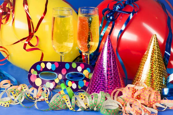 Ballons Colorés Verres Champagne Banderoles Autres Éléments Plaisir Carnaval Sur — Photo