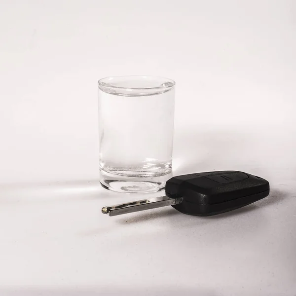 Concept Driving Influence Alcohol Car Keys Glass Alcohol White Background — Stock Photo, Image
