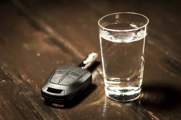 Concept Driving Influence Alcohol Car Keys Glass Alcohol Old Boards — Stock Photo, Image
