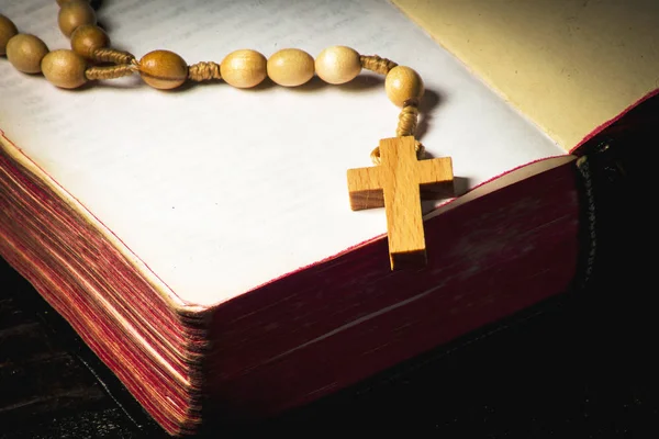 Rosary Background Open Book Old Boards — Stock Photo, Image