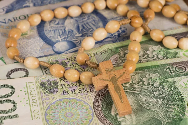 Tespih Lehçe banknotlar üzerinde bir haç ile