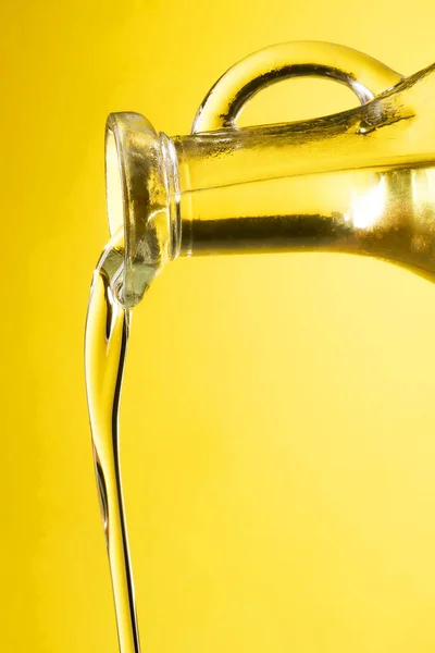Wyciek oleju z butelki — Zdjęcie stockowe