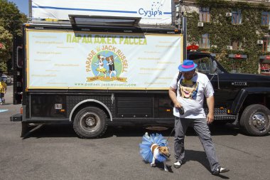 Kiev, Ukrayna - 10 Mayıs 2018: İkinci yıllık Jack Russell 2018 geçit Kiev.