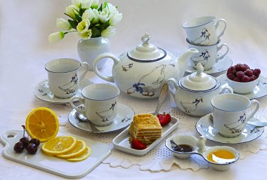 Çay partisi. Tablo dekore edilmiş