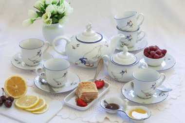 Çay partisi. Tablo dekore edilmiş