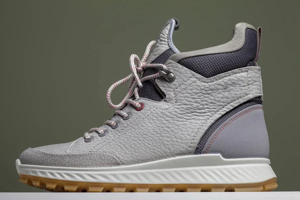 Gri şık kışlık botlar