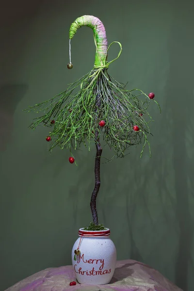 Creative Christmas Tree Handmade Red Balls White Vase Inscription Merry — Stock Photo, Image