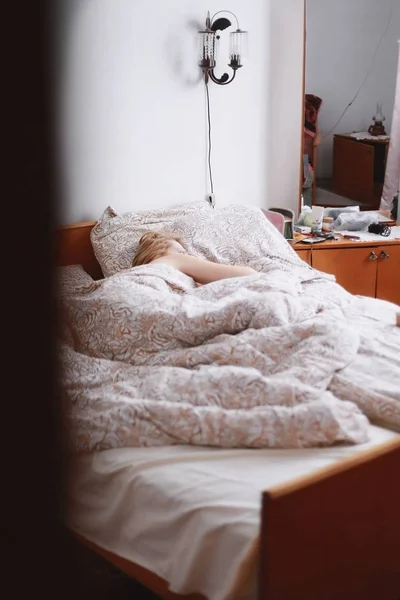 Portré Egy Nőt Ágyban Alvás Nem Tud Aludni Fejfájás Egészség — Stock Fotó
