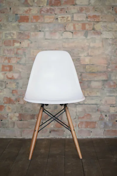 Cadeiras Madeira Branco Vazio Conceitual Interior Sótão Com Piso Madeira — Fotografia de Stock