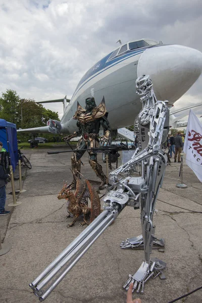 Kiev Ukraina Maj 2019 Robotar Utställningen Retro Bilar Konstgjord Person — Stockfoto
