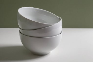 Salata ve ilk yemekler için porselen derin kaseler