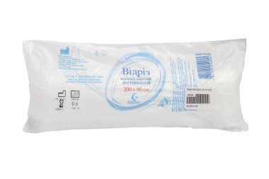 Kiev, Ukrayna - 19 Eylül 2019: ambalajtıbbi gazlı bez olmayan steril kesilmiş.
